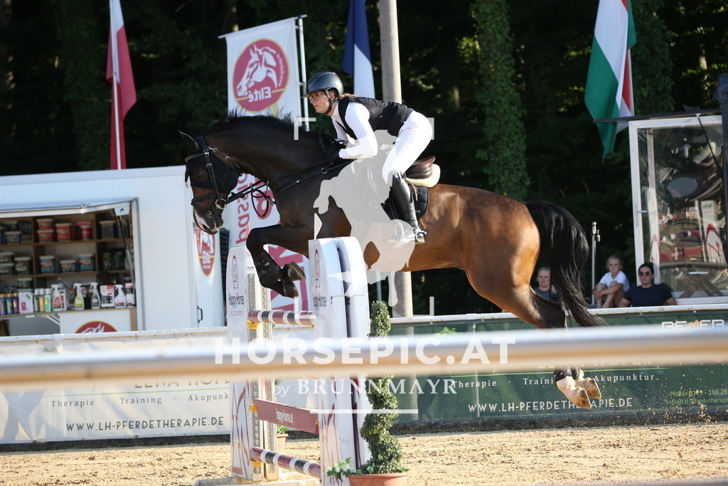 DL2Q5676 | Willkommen bei Brunnmayr - Design & Fotografie – Ihrem Spezialisten für Reitturniere und Pferdeveranstaltungen in Oberösterreich, Salzburg und Bayern! Seit über 17 Jahren sind wir leidenschaftlich dabei.