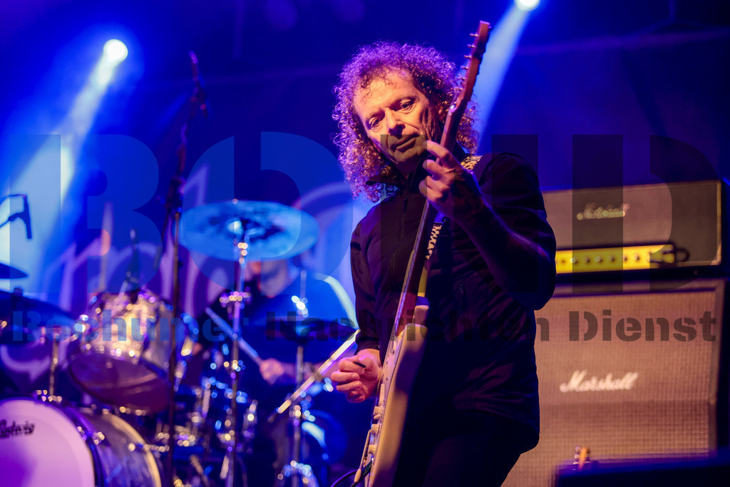 Purple Rising  {date} -  | {headline}(Foto: Sebastian Sendlak / BOND) - Realisiert mit Pictrs.com