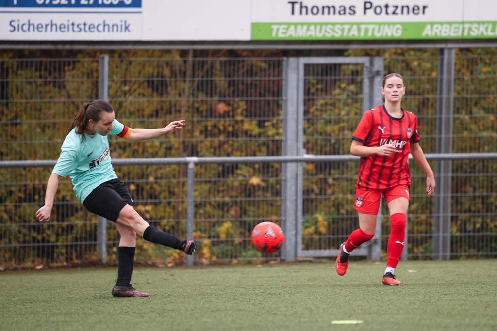 FCHWAS_251102_4027 | 1.FC Heidenheim 1846 II vs. SGM DJK-SV Wasseralfingen/Neuler, Fußball, Frauen, Bezirksliga, 2025/2026, 8. Spieltag, 02.11.2025 in Mergelstetten (Foto: Michael Bulling) - Realisiert mit Pictrs.com