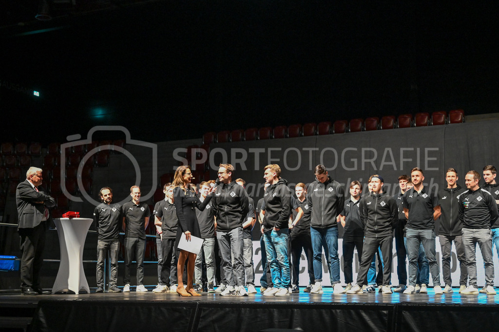 Winterthurer Sportehrung - 23. Februar 2023 | Winterthurer Sportehrung
AXA Arena, Winterthur
HC Rychenberg (1. Mannschaft und U21) mit Philip Krebs (Trainer) und Moritz Krebs (Spieler).
Bild: Sportfotografie Markus Aeschimann | www.markus-aeschimann.ch - Realisiert mit Pictrs.com