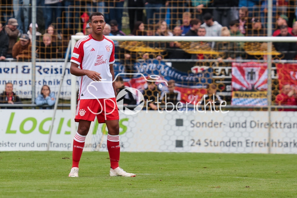 DJK Vilzing - FC Bayern Amateure | Tarek BUCHAMNN (FCB #36) in Aktion / Freisteller / Einzelfoto