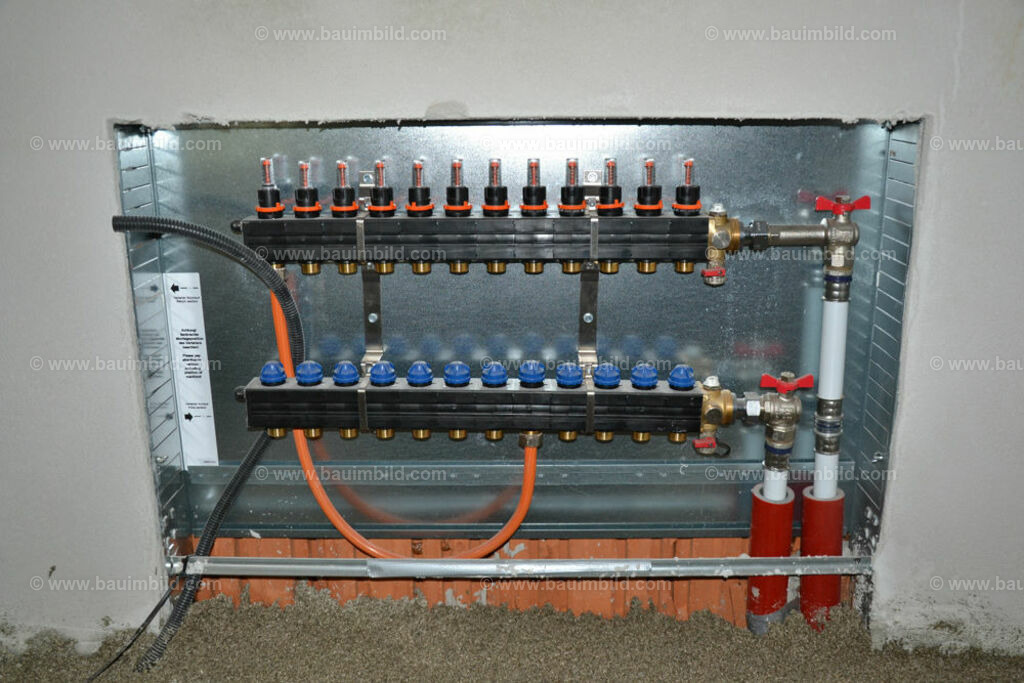 bib-lg16-heizung-0042 | Nach LV-Leistungsgruppen sortierte Detailfotos über den Bau eines Hauses. Alle Hausbau-Bilder direkt vom Urheber und Autor der Website Haus-Selber-Bauen.com