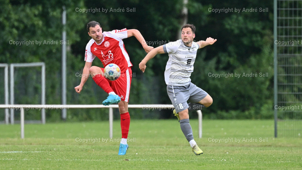 TSV Bordesholm vs Preetzer TSV | Johannes Bruns (Bordesholm #24) / Maximilian Zimmermann (Preetz #8) / Fußball-Landesliga Holstein Männer 2024/2025 / TSV Bordesholm vs Preetzer TSV / Sportanlage Platz A / Bordesholm / 31.05.25 - Realisiert mit Pictrs.com