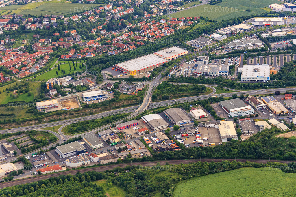 Luftbild: Industriegebiet Nürnberger Straße jenseits der B8 mit SELGROS Würzburg und DECATHLON Würzburg im Ortsteil Grombühl in Würzburg im Bundesland Bayern in Deutschland. Foto: IMG_089826.jpg vom 11.06.2016 durch Werner Riehm/FLY-FOTO.deWWW.DECATHLON.DE