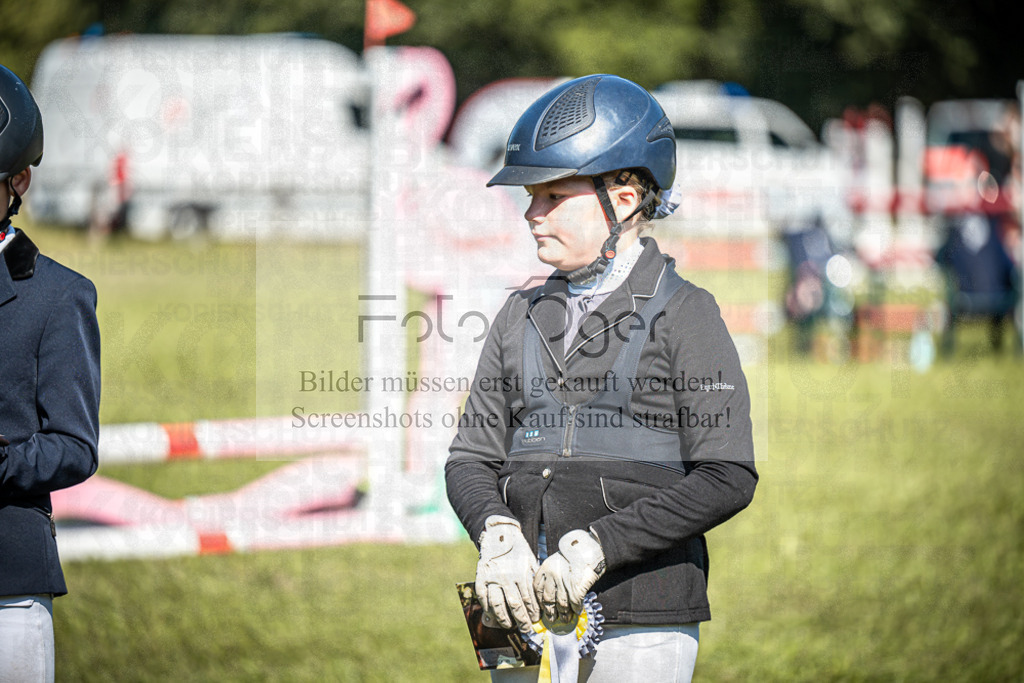 Z63_0025 | Entdecke hochwertige Reitturnierfotos von Foto Oger. Professionell, emotional und authentisch – jetzt Lieblingsmomente im Shop bestellen.Deutschlandweite Turnierfotografie. - Realisiert mit Pictrs.com
