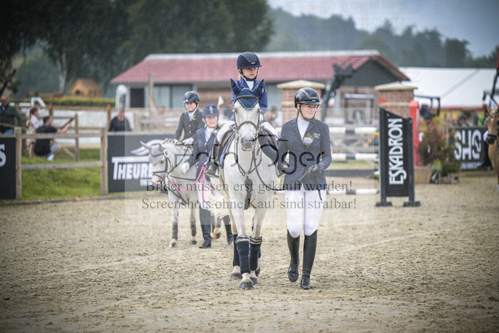DOS_0008 | Entdecke hochwertige Reitturnierfotos von Foto Oger. Professionell, emotional und authentisch – jetzt Lieblingsmomente im Shop bestellen.Deutschlandweite Turnierfotografie. - Realisiert mit Pictrs.com
