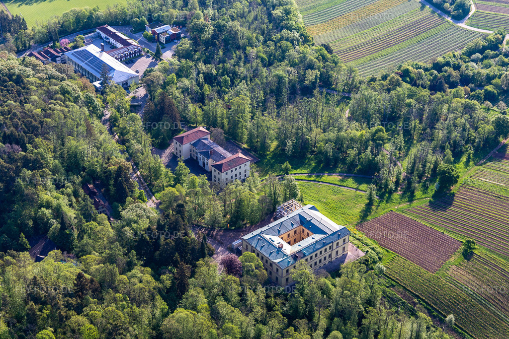 Luftbild: Schloss Villa Ludwigshöhe in Edenkoben im Bundesland Rheinland-Pfalz in Deutschland. Foto: IMG_131267.jpg vom 07.05.2022 durch Werner Riehm/FLY-FOTO.deWWW.BURGENLANDSCHAFT-PFALZ.DE