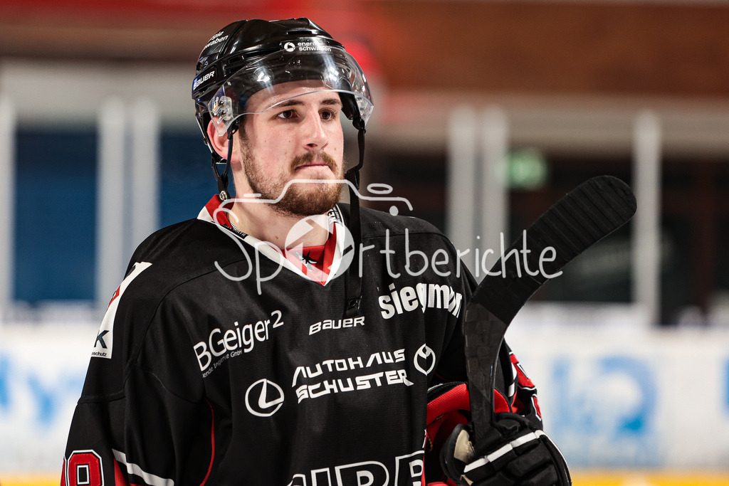 EHC Königsbrunn - VfE Ulm/Neu-Ulm | Julian BECHER (EHC #98) in Aktion