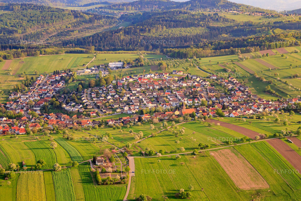 Luftbild: Dorfansicht von Norden im Ortsteil Völkersbach in Malsch im Bundesland Baden-Württemberg in Deutschland. Foto: IMG_26881.jpg vom 28.04.2010 durch Werner Riehm/FLY-FOTO.de