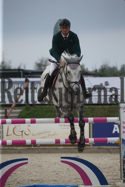 Durmersheim_2022_Prfg.Nr.04_Zwei-Phasen-Springen_Kl.S_Kai Ruggaber_Cliostan D (5) | Alle Fotos der Reiterjournal Fotografin Doris Matthaes im Reiterjournal Online-Fotoshop. - Realisiert mit Pictrs.com