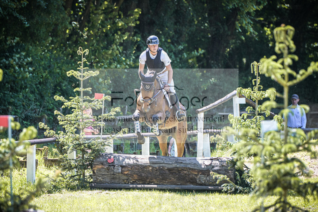 DOS_2119 | Entdecke hochwertige Reitturnierfotos von Foto Oger. Professionell, emotional und authentisch – jetzt Lieblingsmomente im Shop bestellen.Deutschlandweite Turnierfotografie. - Realisiert mit Pictrs.com