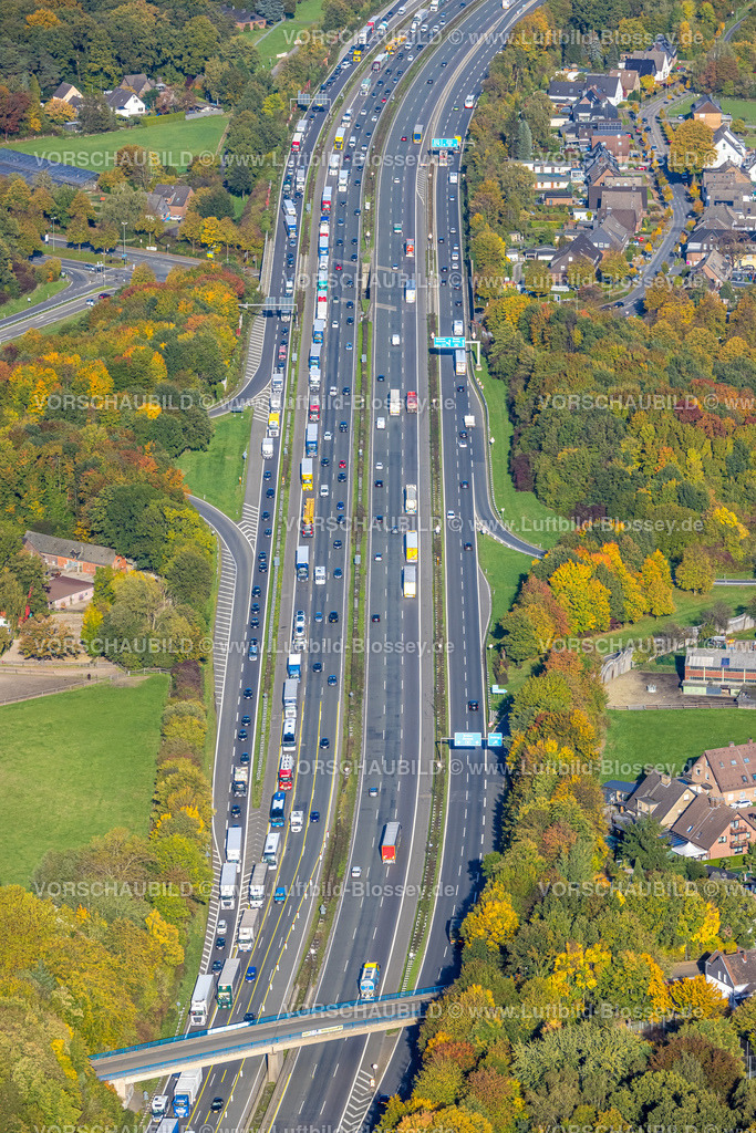 Bottrop221005149BAB_A2_Stau | Luftbild, LKW Stau auf der Autobahn A2 Dreieck Bottrop, Stadtwald, Bottrop, Ruhrgebiet, Nordrhein-Westfalen, Deutschland