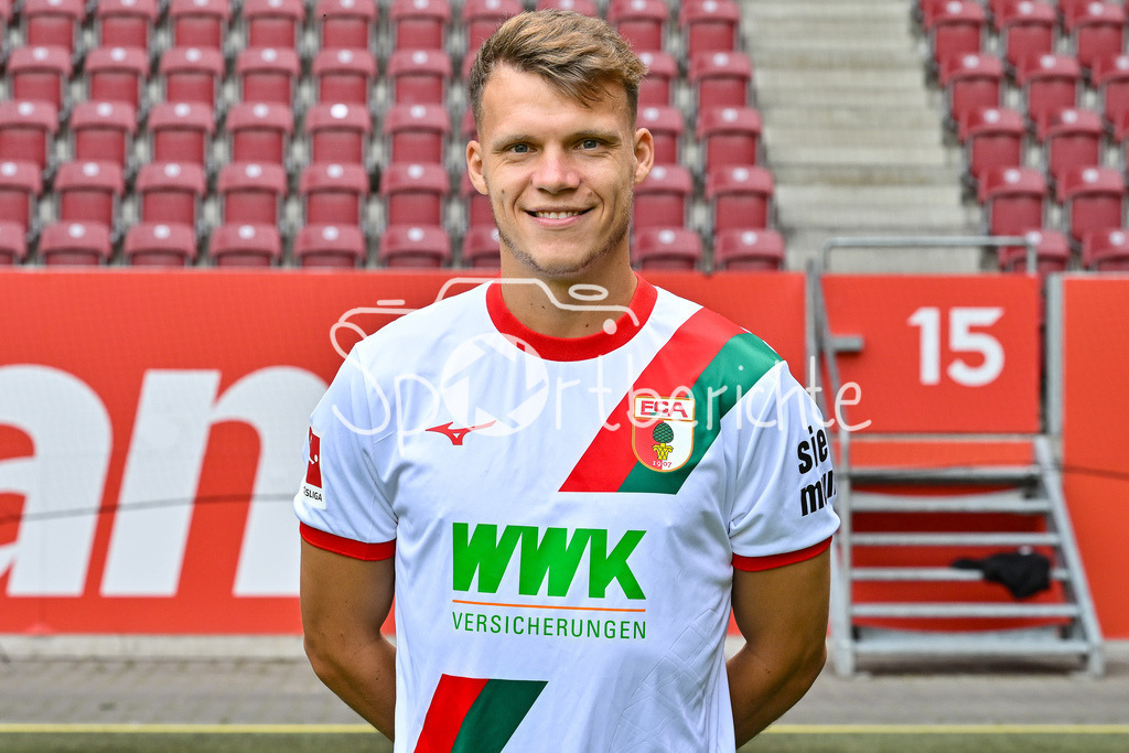 FC Augsburg 2025/26 | Robin FELLLHAUER / Einzelfoto / Freisteller / Media Day FC Augsburg: WWK-Arena am 06.08.2025