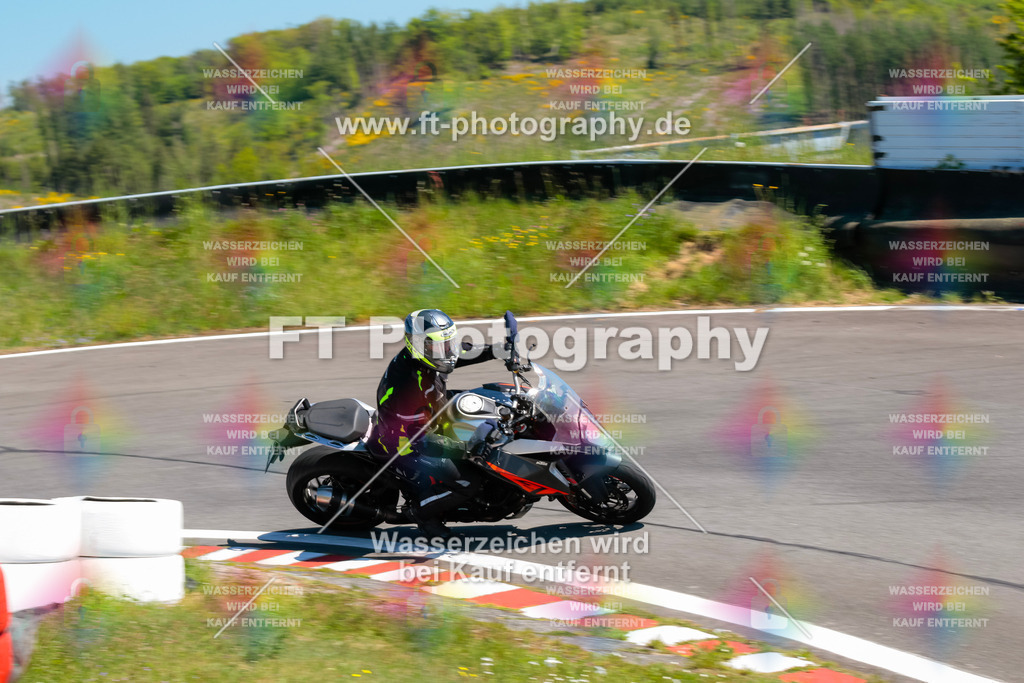 Moto-TeamOBK-21861 | Hier findet Ihr Bilder von Touristenfahrten auf der Nürburgring Nordschleife oder von anderen Veranstaltungen die ich besucht habe. Viel Spass beim Durch Schauen 