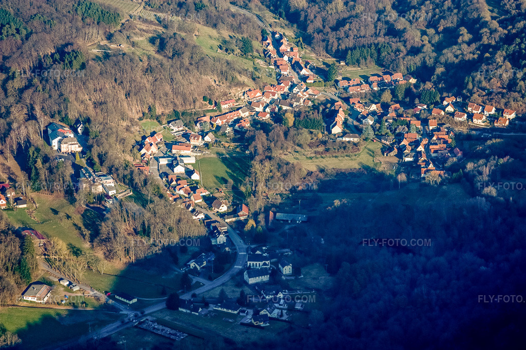 Aerial view: Village view in the Wieslauter valley from the west in Wissembourg in the state Bas-Rhin, France. – Photo: IMG_17480.jpg taken on 03/21/2009 by Werner Riehm/FLY-FOTO.com – Resolution of the original: 4272 x 2848 px