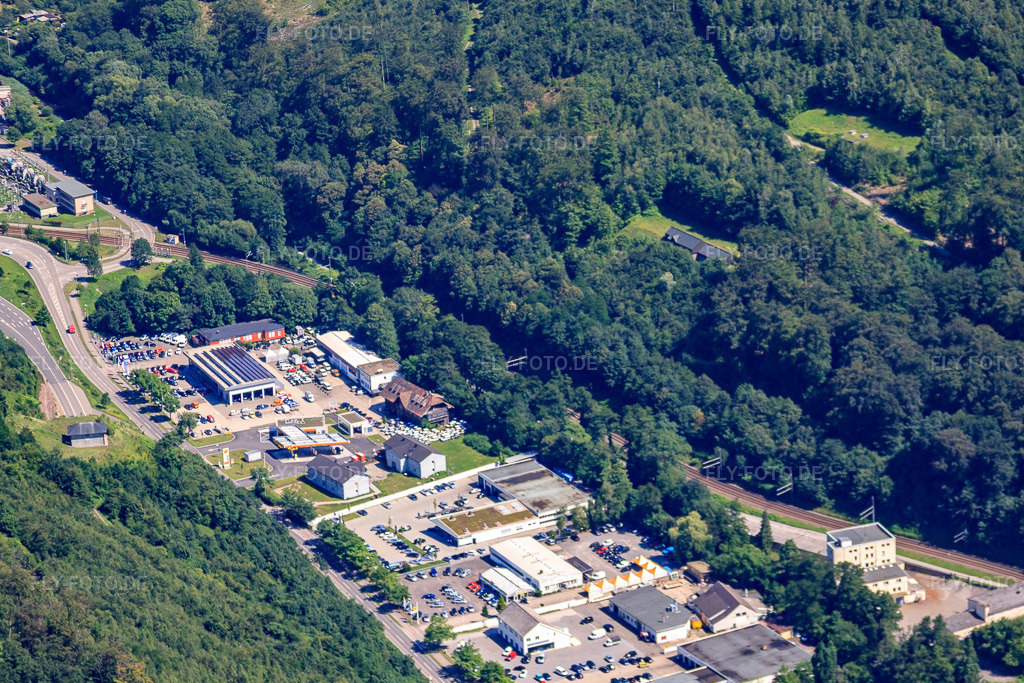 Luftbild: Gewerbegebiet Pforzheimer Straße mit Autohaus Rummel in Ettlingen im Bundesland Baden-Württemberg in Deutschland. Foto: IMG_42048.jpg vom 27.06.2011 durch Werner Riehm/FLY-FOTO.deAuflösung des Originals: 4355 x 2903 pxWWW.AUTOHAUS-RUMMEL.DE