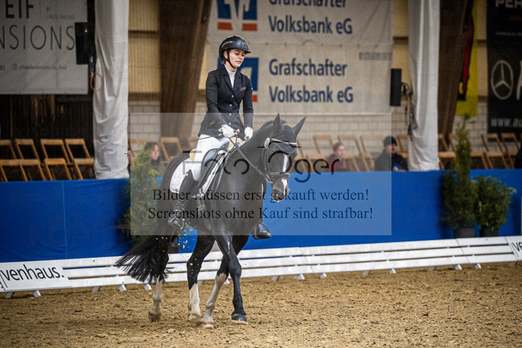 DOS_3616 | Entdecke hochwertige Reitturnierfotos von Foto Oger. Professionell, emotional und authentisch – jetzt Lieblingsmomente im Shop bestellen.Deutschlandweite Turnierfotografie. - Realisiert mit Pictrs.com