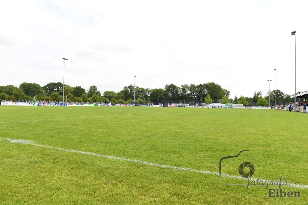 1. FC Nordenham-SV GOTANO | Kreispokal Finale Jade-Weser-Hunte 1. Mannschaften; 1.FC Nordenham (weiß)-SV GOTANO (blau) am 15.06.2025 in Rastede (Sportanlage Köttersweg), Photo: Philip Eiben 2025 - Realisiert mit Pictrs.com