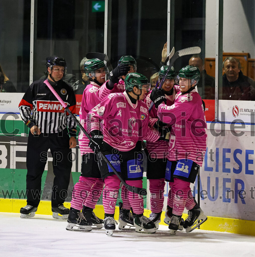 2025-10-05_105_TSV_Erding_gegen_Heilbronner_Falken | Erding, Deutschland, 05.10.2025:Eishockey, Oberliga Süd 2025 / 2026, 6. Spieltag, TSV Erding gegen Heilbronner Falken, Endergebnis: 3:1Jubel nach dem 2:1 durch Luis Scheibengraber (Erding Gladiators, #18)Foto: Christian Riedel / fotografie-riedel.net