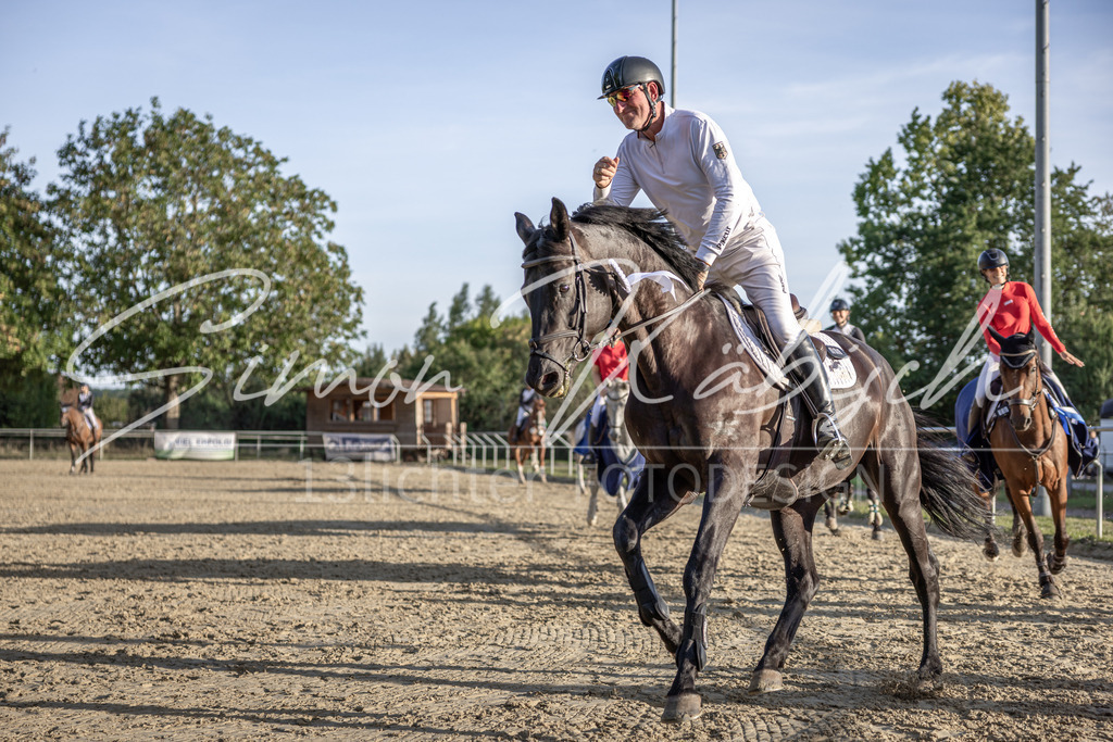 20250907-_3LI4972 | Tierfotografie Pferde, Hunde, Katzen, Haustiere.
Turnierfotografie Reitturniere, Reiten, Springreiten, Dressur in Hanau, dem Main-Kinzig-Kreis und dem Rhein-Main- Gebiet um Frankfurt