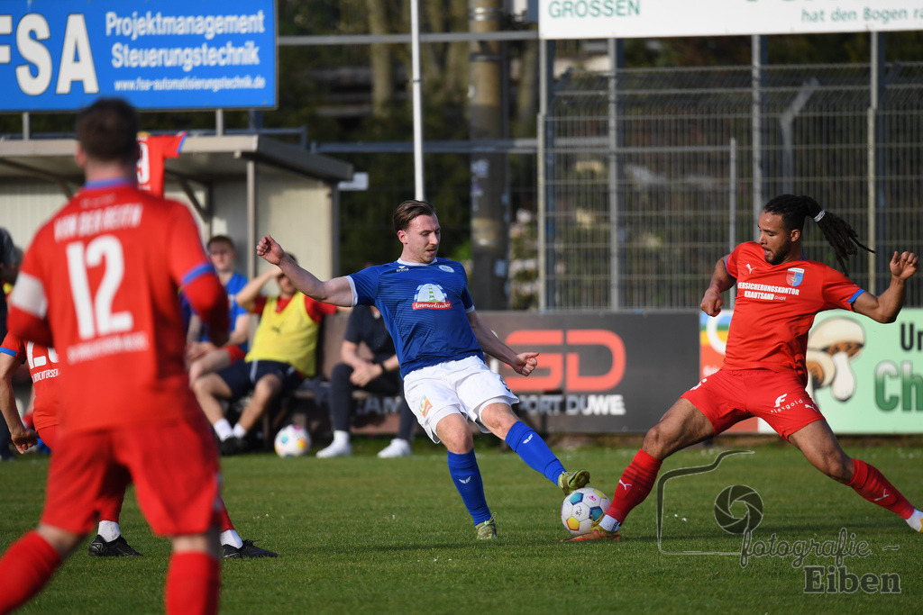 SSV Jeddeloh-SV Drochtersen/Assel | Herren Regionalliga; SSV Jeddeloh (blau)-SV Drochtersen/Assel (rot) am 30.04.2024; in Jeddeloh (53-Acht Arena), Photo: Philip Eiben 2024 - Realisiert mit Pictrs.com