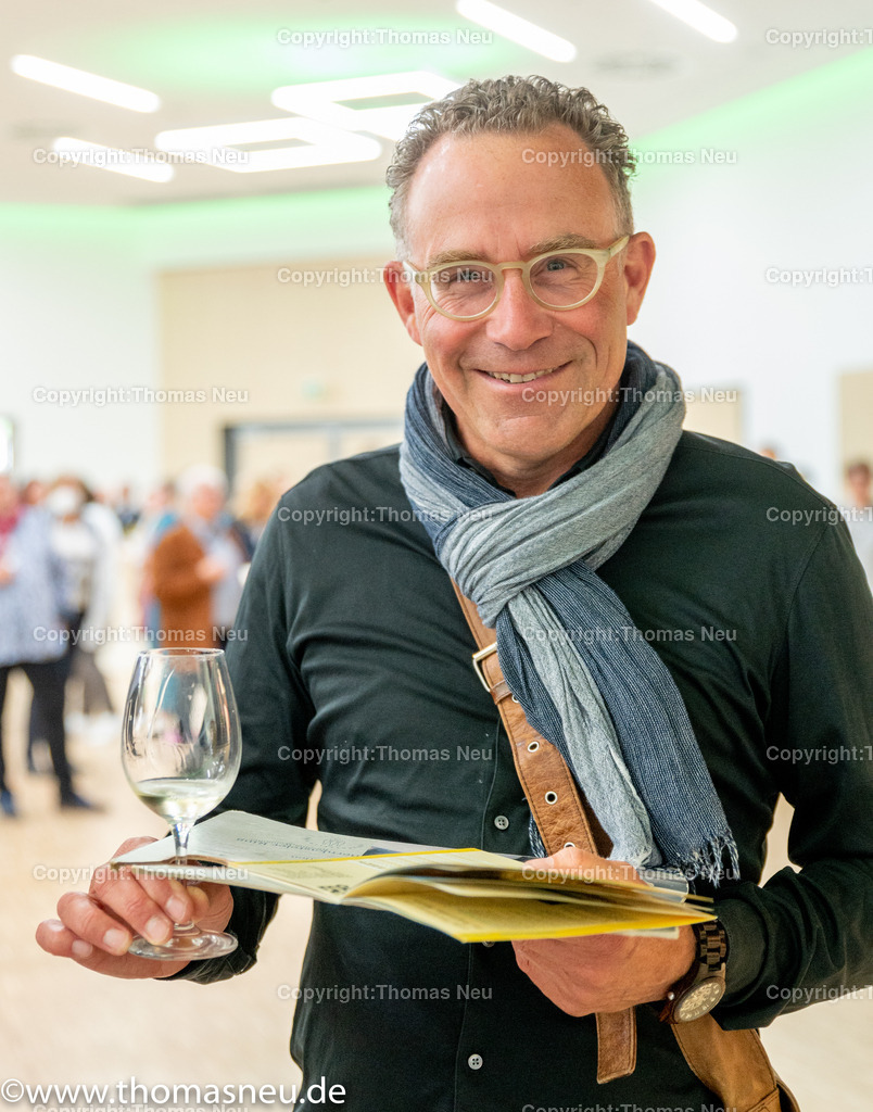 DSC_7958 | Der Bergsträßer Weintreff ist traditionell die Auftaktveranstaltung für den Bergsträßer Weinfrühling. Alljährlich April  bietet der Weintreff im Bürgerhaus Bensheim die einmalige Gelegenheit, fast 170 Bergsträßer Weine, Seccos und Sekte von 19 Weinbaubetrieben an einem Ort zu probieren. Nahezu alle Bergsträßer Betriebe sind vertreten und bieten ihre Spezialitäten an. Bild: Thomas Neu