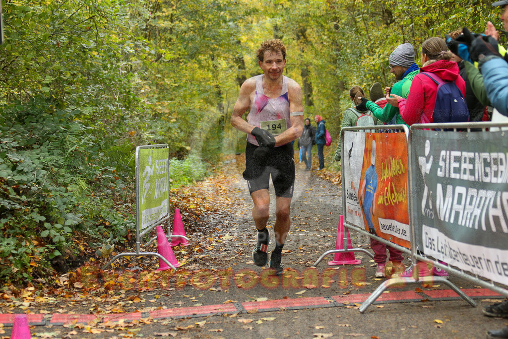 251026_1156_EX1_9789 | Sportfotografie im Rhein-Sieg Kreis, Köln, Bonn, NRW, Rheinland Pfalz, Hessen, etc. Unser Tätigkeitsfeld umfasst den Laufsport vom Volkslauf über den Marathon, Duathlon, Triathon bis zum Ultralauf wie Kölnpfad Ultra oder Schindertrail.
