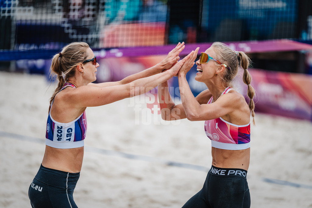 Beachvolleyball | Frauen | German Beach Tour 2024 | Tourstop Bremen | 09.06.2024 | v.l. Kim van de Velde und Paula Schürholz jubeln