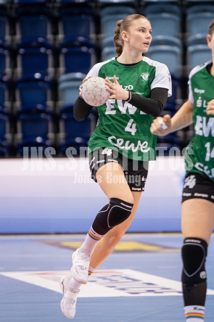 Handball I Frauen I Saison 2025-2026 I 1. HBF I 17. Spieltag I VFL Oldenburg - Thüringer HC I 0133 | Toni-Luisa Reinemann (4, VfL Oldenburg) - Realisiert mit Pictrs.com