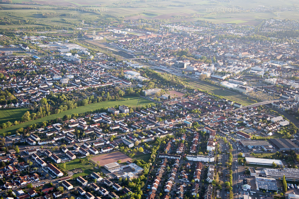 Luftbild: Landau Nord, Horstring im Ortsteil Queichheim in Landau im Bundesland Rheinland-Pfalz in Deutschland. Foto: IMG_077470.jpg vom 21.04.2015 durch Werner Riehm/FLY-FOTO.de