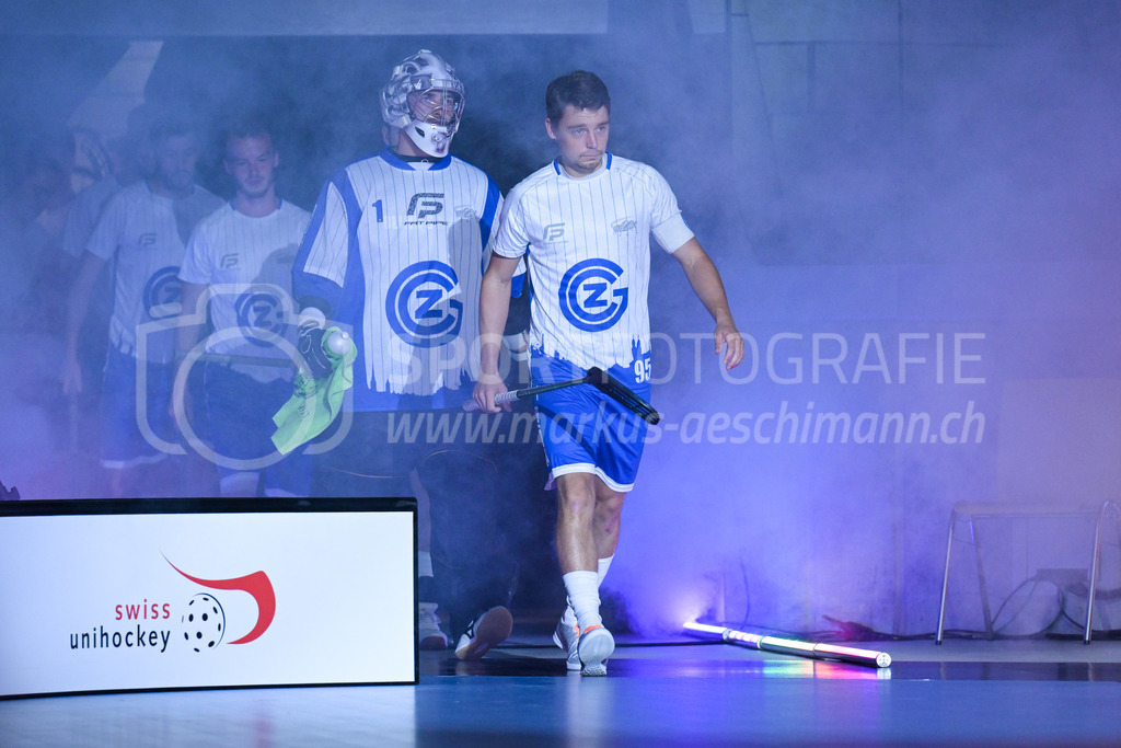 GC Unihockey vs HC Rychenberg - 27. August 2022 | GC Unihockey vs HC Rychenberg
AXA Arena, Winterthur
Joel Rüegger (#95 GC Unihockey) und Cyril Haldemann (#1 GC Unihockey) vor dem Spiel.
Bild: Sportfotografie Markus Aeschimann | www.markus-aeschimann.ch - Realisiert mit Pictrs.com