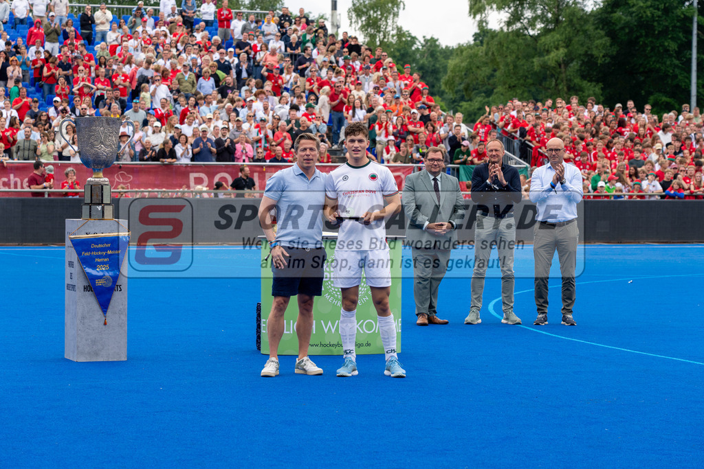 Final4_20250601-1525-HK108797 | Krefeld, Deutschland, 01.06.2025:  Feldhockey Final4 2025 – „Deutsche Feldhockey-Meisterschaften 2025“ Crefelder HTC - Rot-Weiss Köln (Finale Herren) im Gerd-Wellen-Hockeyanlage am 01.06.2025 in Krefeld, Deutschland. (Foto von Kramhöller/Fehrmann/Kaste)Krefeld, Germany, 01.06.2025: Feldhockey Final4 2025 – „Deutsche Feldhockey-Meisterschaften 2025“ Harvestehuder HTC - Düsseldorfer HC (Finale Damen) in Gerd-Wellen-Hockeyanlage at 01.06.2025 in Krefeld, Deutschland. (Foto from Kramhöller/Fehrmann/Kaste)