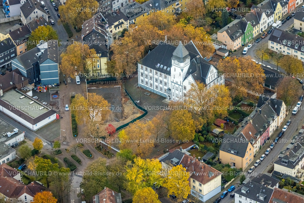 Gelsenkirchen231102871 | Luftbild, Baustelle an der GGS Turmschule mit Wohngebiet Schonnebecker Straße, umgeben von herbstlichen Laubbäumen, Rotthausen, Gelsenkirchen, Ruhrgebiet, Nordrhein-Westfalen, Deutschland