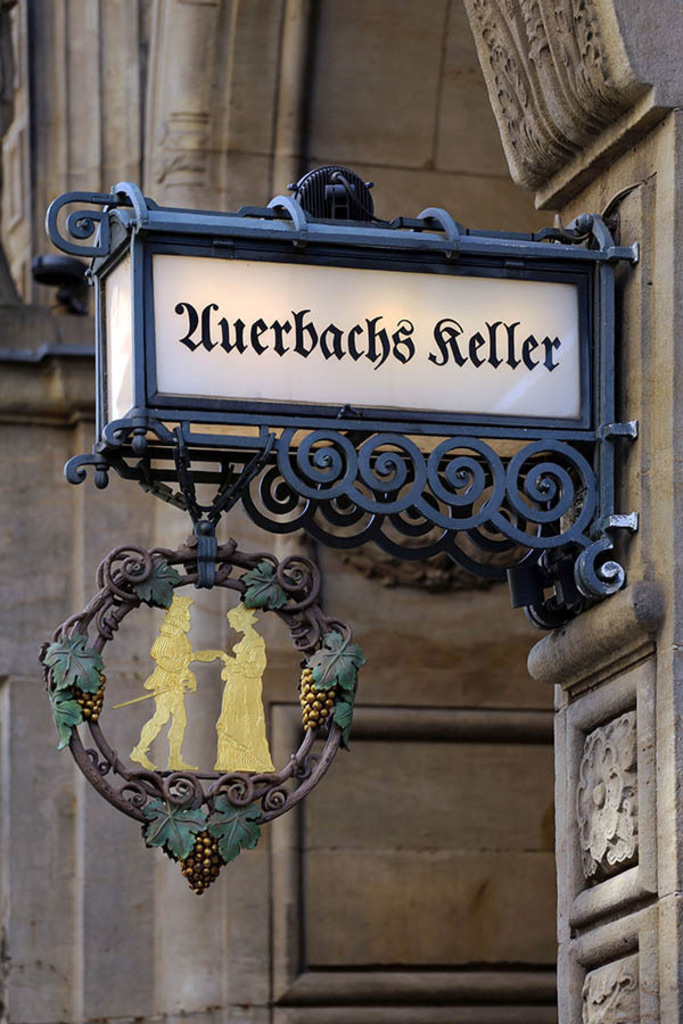 Foto: Leipzig - Auerbachs Keller | Das Team hinter BILDLEXIKON LEIPZIG bündelt historische wie aktuelle Informationen über die Stadt Leipzig in Text und Bild auf einer Plattform und stellt diese der interessierten Öffentlichkeit zur Verfügung.