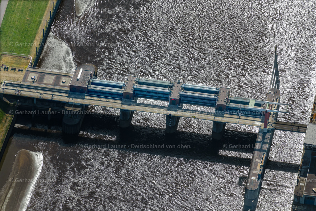 4030182 | BREMEN 01.06.2020 Sperrwerk- Schleusenanlagen " Lesumsperrwerk "an der Weser im Ortsteil Grohn in Bremen, Deutschland. // Lockage of the " Lesumsperrwerk " in the district Grohn in Bremen, Germany. Foto: Gerhard Launer