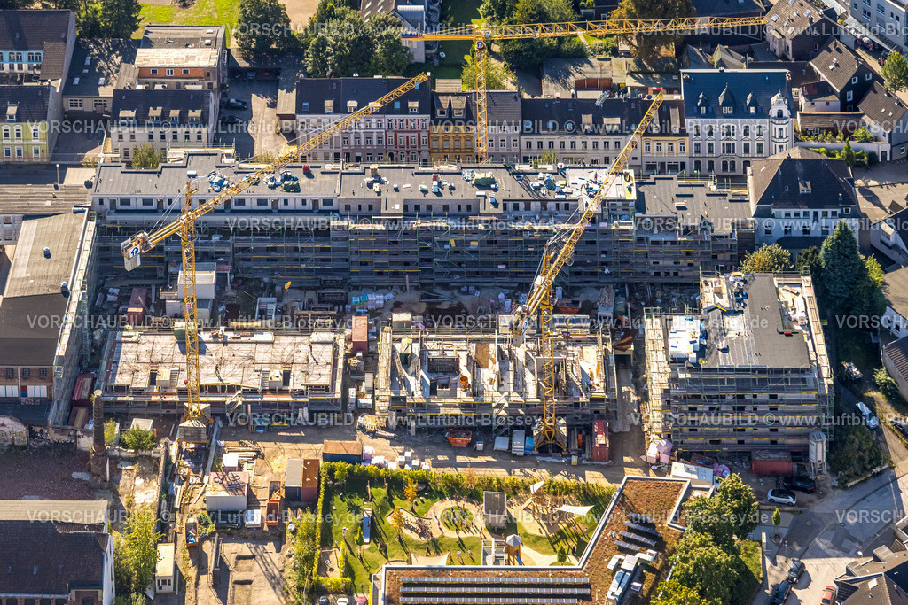 Velbert240812492 | Luftbild, Großbaustelle für Wohngebäude an der Sternbergstraße auf dem ehemaligen Firmengelände Wittkopp und Berninghaus, Neubau für Klima-Kita mit Spielplatz an der Nordstraße, Velbert, Ruhrgebiet, Nordrhein-Westfalen, Deutschland