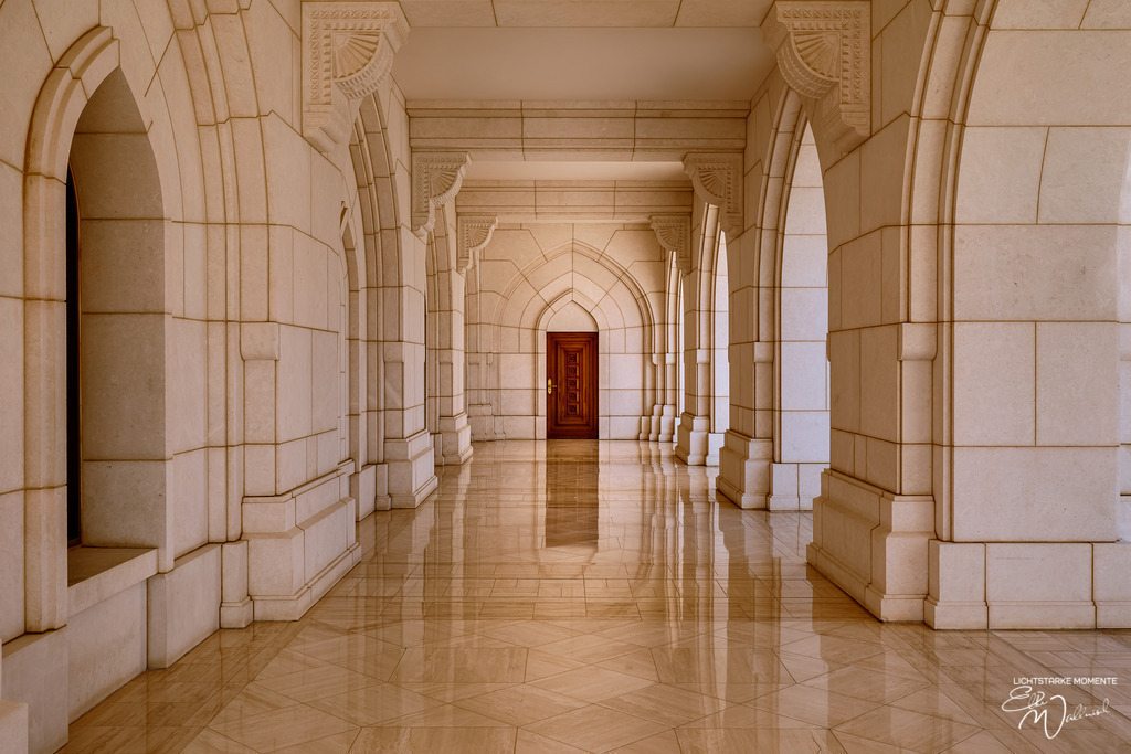 Royal Opera House, Muskat | Herzlich willkommen auf meiner Seite! Ich bin Elke Wallnisch, Deine Fotografin für lichtstarke Momente. Der Name steht für alles, was mich mit der Fotografie verbindet: Das Licht und seine machtvolle Wirkung auf eine Situation oder unsere Stimmung - Realisiert mit Pictrs.com