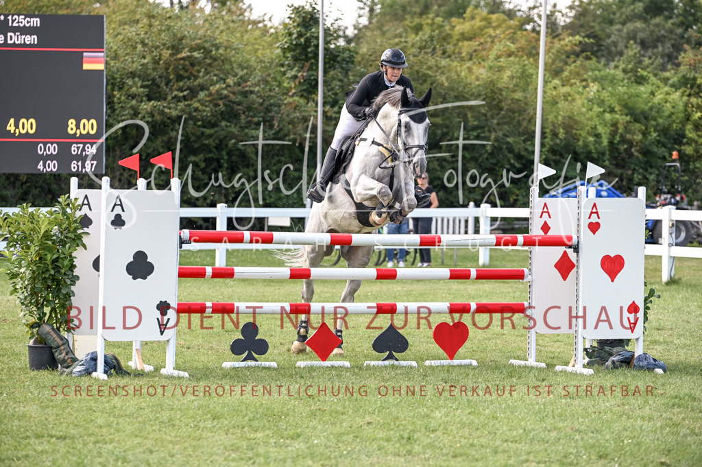 Schugtsche-Düren.2024-10.Springprf.M_-53 | Schugtsche Fotografie - Realisiert mit Pictrs.com