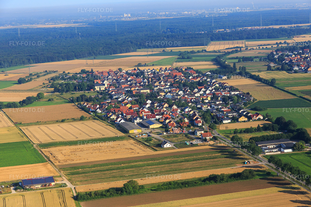 Luftbild: Ortsansicht von Südosten im Ortsteil Schwanheim in Bensheim im Bundesland Hessen in Deutschland. Foto: IMG_091473.jpg vom 07.07.2016 durch Werner Riehm/FLY-FOTO.de