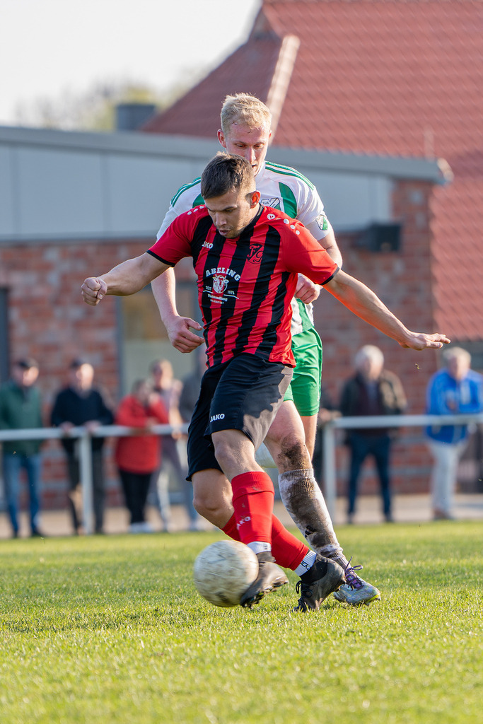 Fußball I Herren I Saison 2025-2026 I Bezirksliga Weser-Ems 4 I 24. Spieltag I TuS Lutten - TuS Frisia Goldenstedt I 13895 | jns.sportfotos - Realisiert mit Pictrs.com