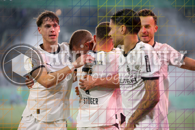 Borussia Mönchengladbach vs Karlsruher SC - DFB-Pokal 2. Runde | Mönchengladbach, Deutschland, 28.10.25:   Nico Elvedi (Borussia Mönchengladbach) Torjubel, jubelt mit seiner Mannschaft nach dem Treffer zum 2:0 waehrend des Spiels der DFB-Pokal 2. Runde zwischen Borussia Mönchengladbach vs Karlsruher SC im Stadion im Borussia Park(Foto von Brauer-Fotoagentur / Adrian Schlueter)