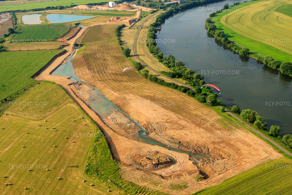 Aerial view: Ponds on the Moselle in the district Zone Industrielle et Commerciale in Yutz in the state Moselle, France. – Photo: IMG_29371.jpg taken on 06/26/2010 by Werner Riehm/FLY-FOTO.com – Resolution of the original: 4752 x 3168 px