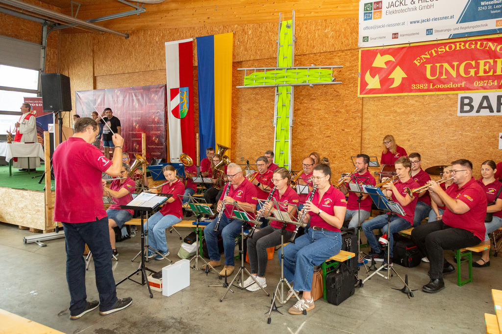 04_Festmesse_004 | Fotodoku der Festmesse im FF-Haus Loosdorf anlässlich der Fahrzeugweihe und in Dienststellung der neuen Einsatzfahrzeuge der FF-Loosdorf.