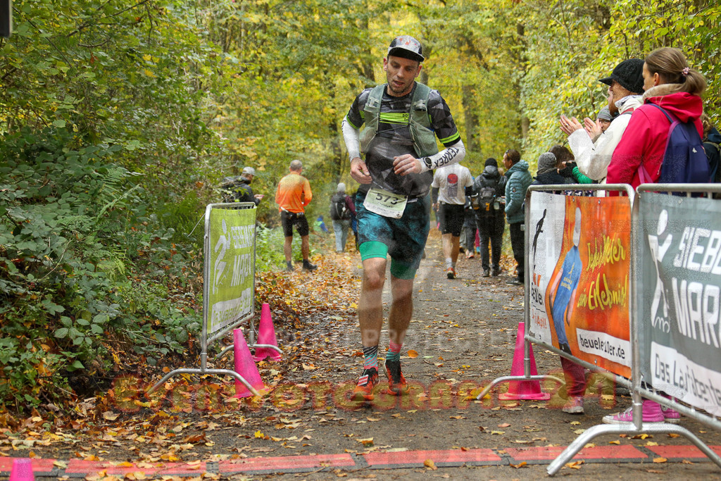 251026_1238_EX1_0875 | Sportfotografie im Rhein-Sieg Kreis, Köln, Bonn, NRW, Rheinland Pfalz, Hessen, etc. Unser Tätigkeitsfeld umfasst den Laufsport vom Volkslauf über den Marathon, Duathlon, Triathon bis zum Ultralauf wie Kölnpfad Ultra oder Schindertrail.