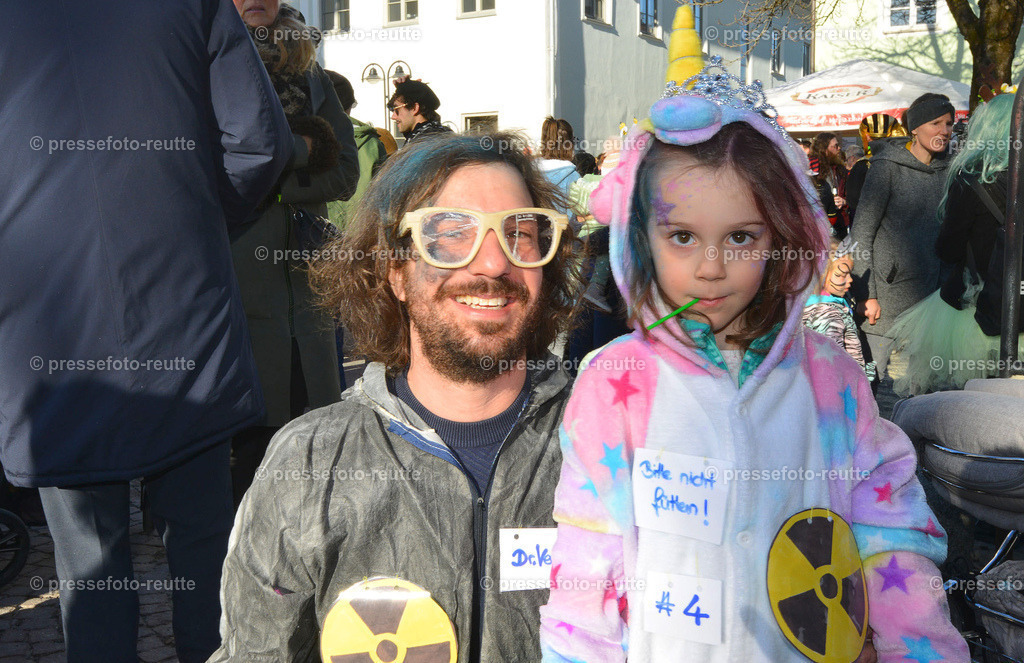 xnews-2023-Feb16-Unsinniger_Fasching_Reutte-nik-WTV_7536 | Info aus dem Bezirk Reutte/Ausserfern Tirol sowie eine umfangreiche Bilddatenbank über die gesamte Region: Lechtal, Talkessel Reutte, Tannheimertal, Zwischentoren. Lech, Plansee, Zugspitze, Grenztunnel, B179, Fernpassstraße, Verkehr, Lawinen, Tradition, - Realisiert mit Pictrs.com