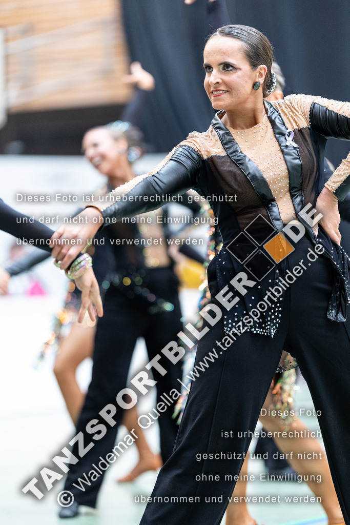20240323-00541 | Hier finden Sie Tanz Bilder vom Latein und Standard Formationen tanzen. Sportbilder vom Tanzsport. Schöne Fotos und von Weltmeisterschaft, Europameisterschaft, Bundesliga, Regionalliga, Oberliga und Landesliga sowie von GOC Stuttgart, DanceComp, WM Bremen
