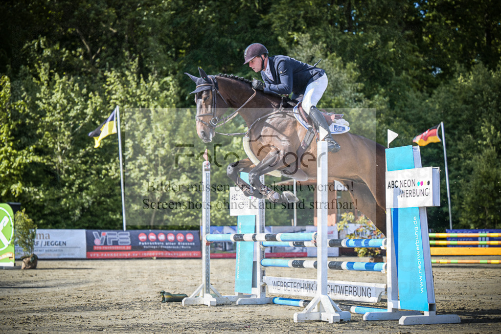 DOS_7825 | Entdecke hochwertige Reitturnierfotos von Foto Oger. Professionell, emotional und authentisch – jetzt Lieblingsmomente im Shop bestellen.Deutschlandweite Turnierfotografie. - Realisiert mit Pictrs.com