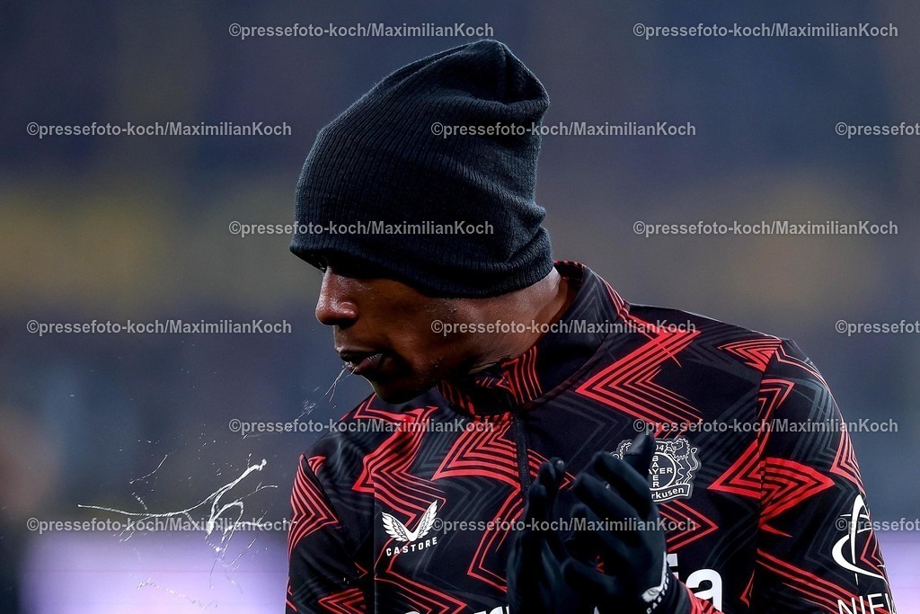 BVB10012502221 | 10.01.2025, Fußball, Borussia Dortmund - Bayer 04 Leverkusen, 1. Fußball Bundesliga, 16. Spieltag, Signal Iduna Park, Saison 2024 2025: Nordi Mukiele (Bayer04 Leverkusen #23) spuckt aufs SpielfeldDFB regulations prohibit any use of photographs as image sequences and or quasi-video.