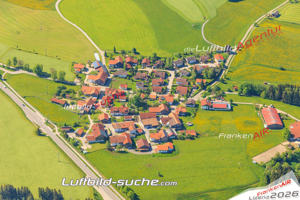 Luftbild von Guggemoos Oy-mittelberg - Luftaufnahme wurde 2015 von https://frankenair.de mittels Flugzeug (keine Drohne) erstellt - die Geschenkidee