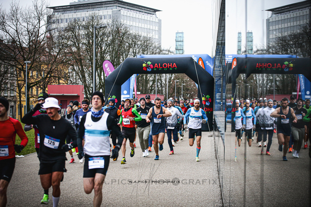 ..... | Linz, AUSTRIA,14. Dezember 25, ALOHA WINTERLAUF DEZEMBER 25 , Image shows: Photo: WAPICS / Andreas Willdoner